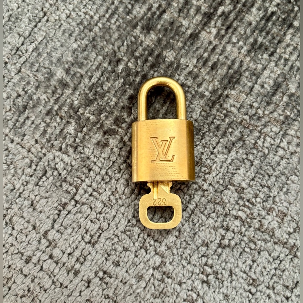 LOW START!🔥Louis Vuitton Gold Padlock w/ FREE necklace! - Picture 4 of 8